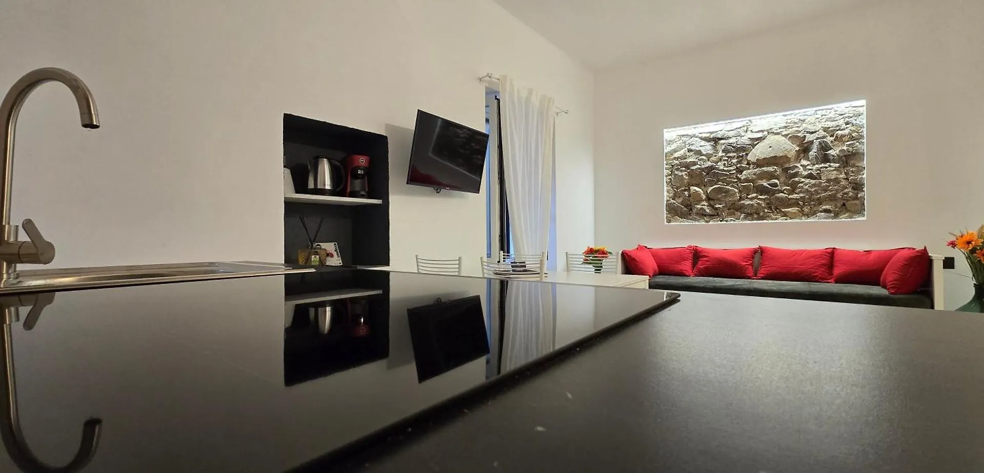 The White Cave- Bluchalet Riomaggiore Italy